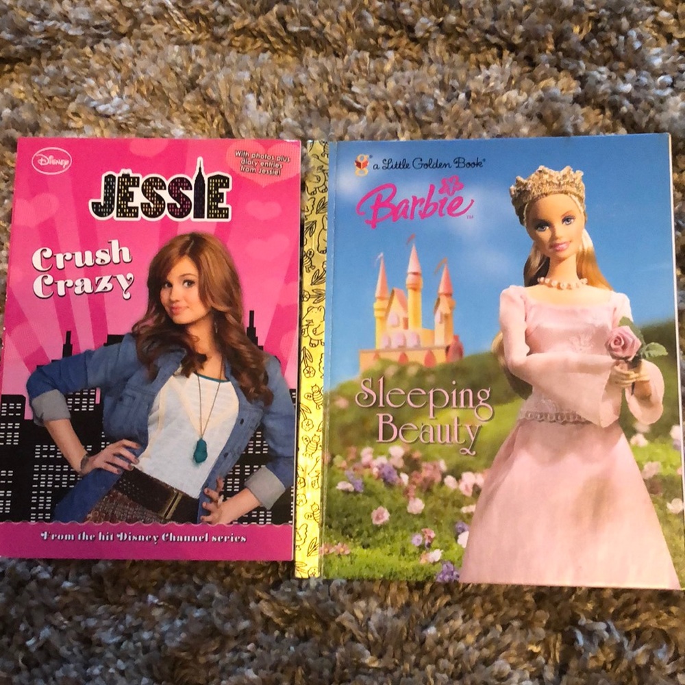 Lot 2 Barbie Sleeping Beauty, Jessie books kids